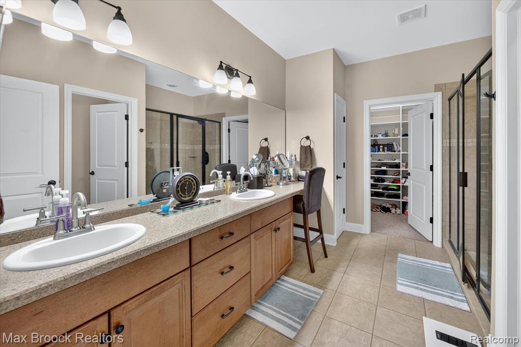 13141 Harbor Landings Drive, 76, Fenton, MI 48430 — Photo 24