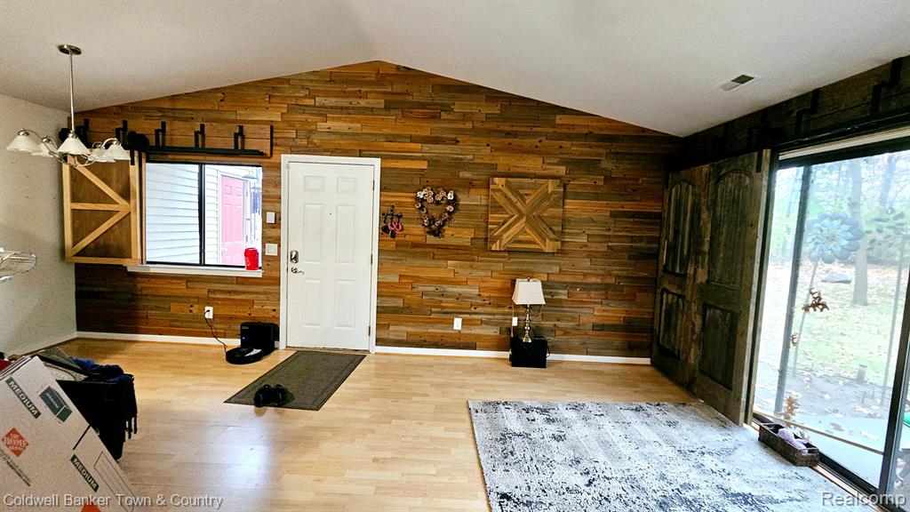 307 SPRING BROOKE Drive, Brighton, MI 48116 — Photo 7