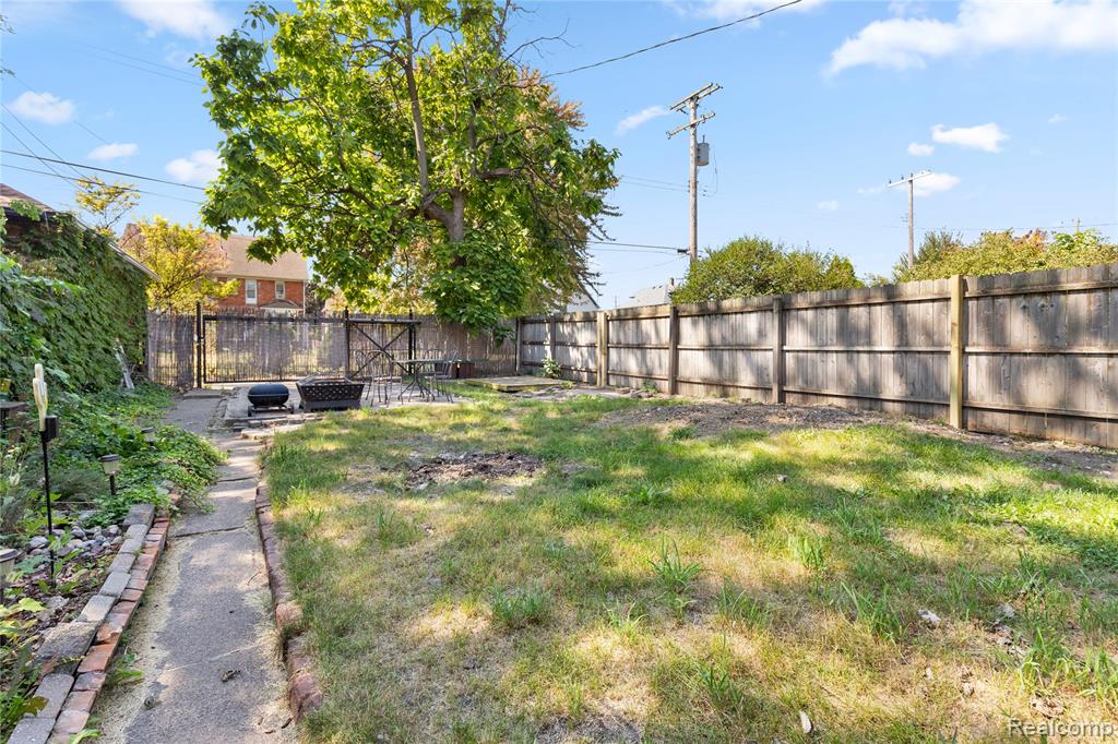 585 W Grand Boulevard, Detroit, MI 48216 — Photo 37