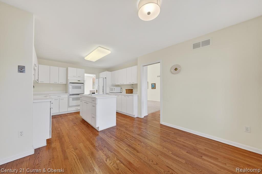 7307 Danbury Drive, West Bloomfield, MI — Photo 13