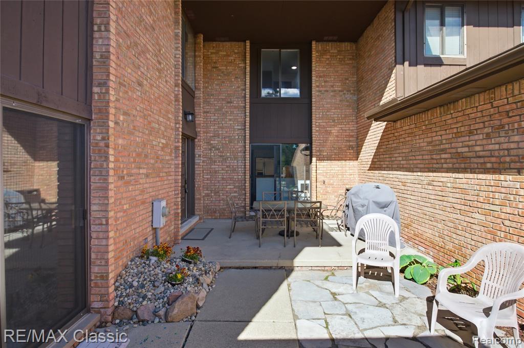 3961 Chablis Street, West Bloomfield, MI 48323 — Photo 2