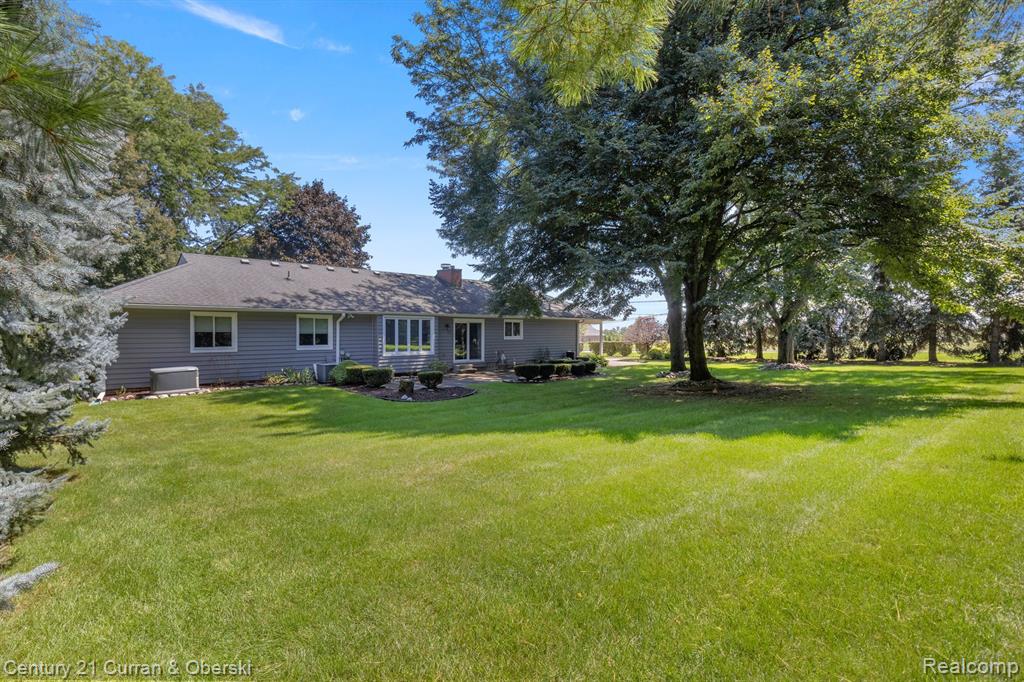 8821 NORTHAMPTON Drive, Plymouth, MI 48170 — Photo 53