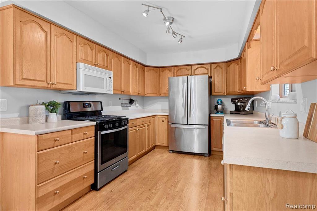 81 DAYTON Street, Oxford, MI 48371 — Photo 14