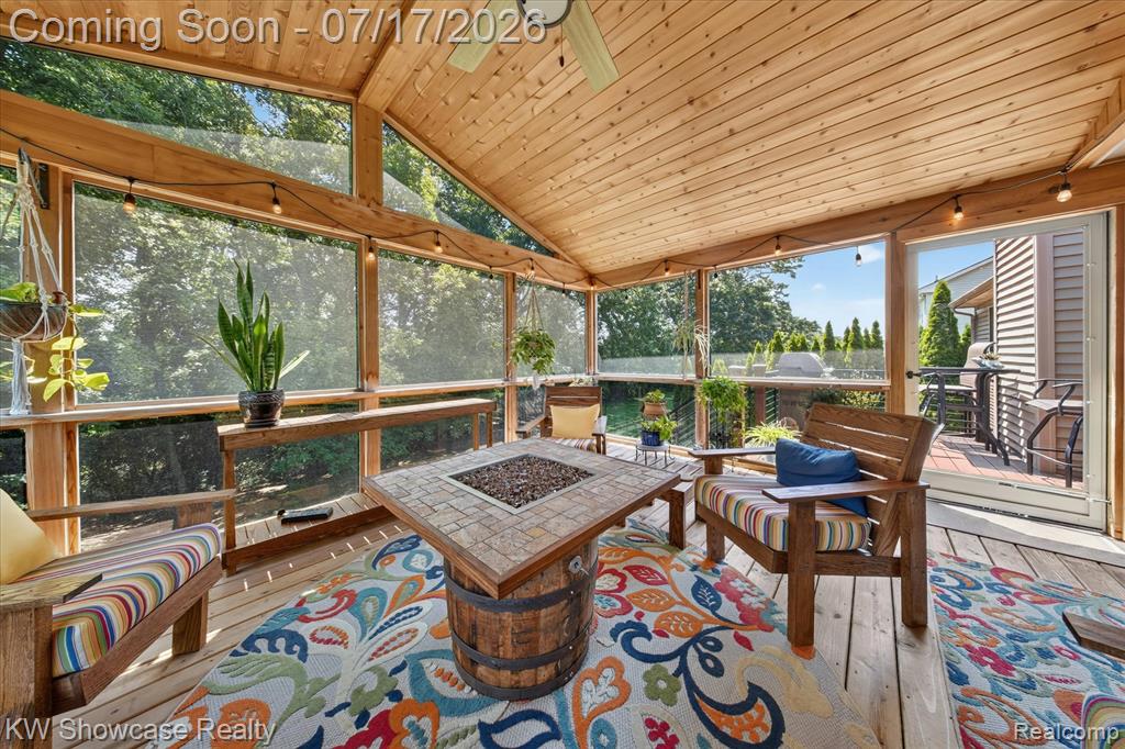 8265 Eastway Drive, White Lake, MI — Photo 11