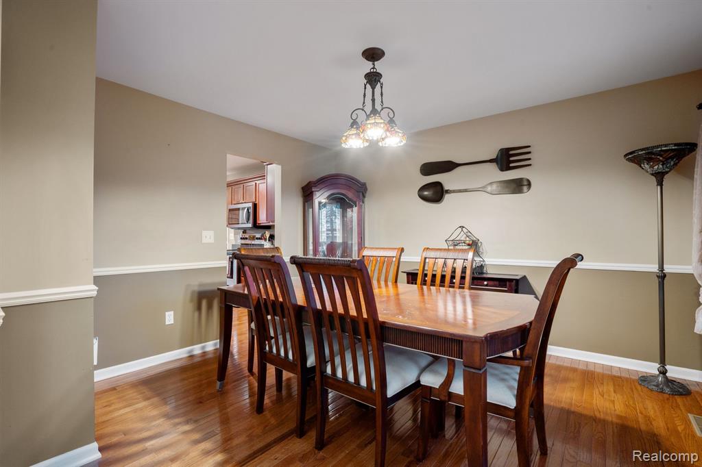 733 W Woodside Avenue, Madison Heights, MI 48071 — Photo 9