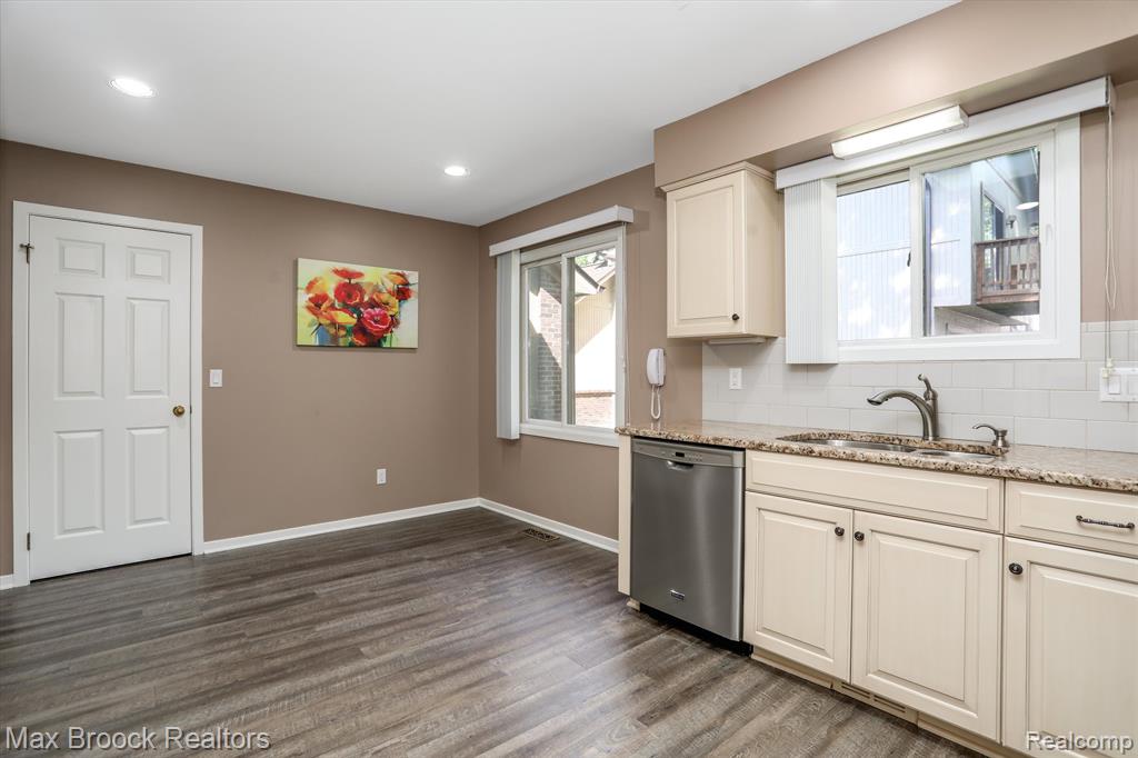 6257 GATEWOOD, West Bloomfield, MI — Photo 12