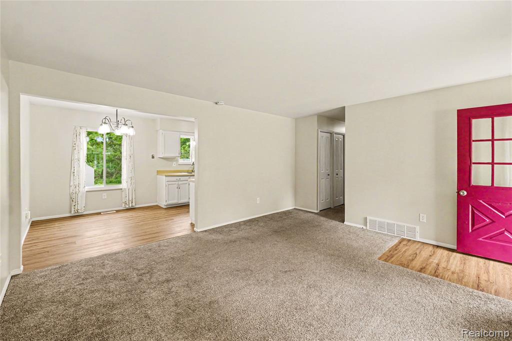 606 Hickory Street, Fenton, MI 48430 — Photo 3