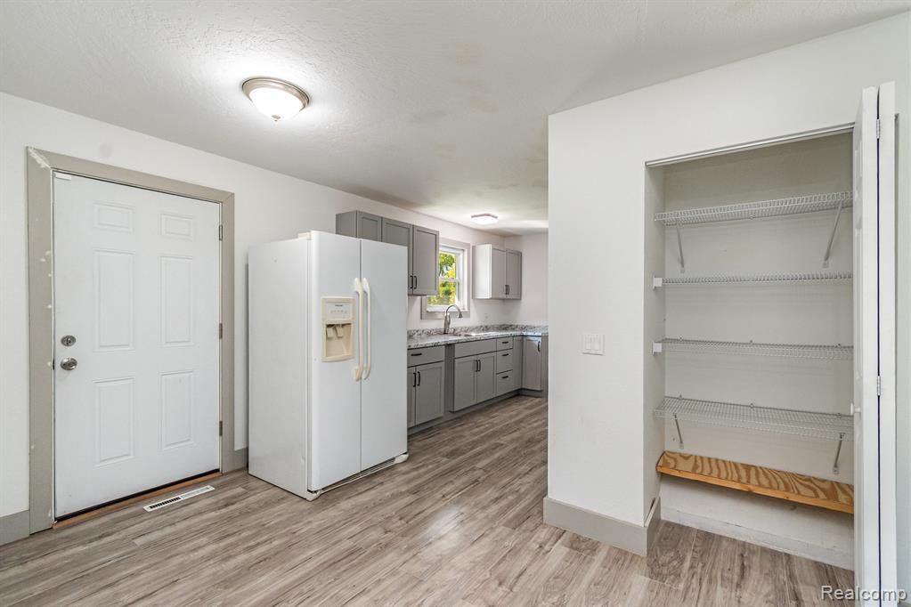 631 Cathay Street, Saginaw, MI 48601 — Photo 5
