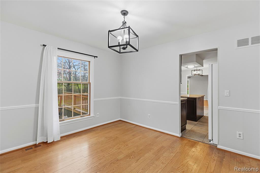 5119 Greenbriar Drive, West Bloomfield, MI 48323 — Photo 8