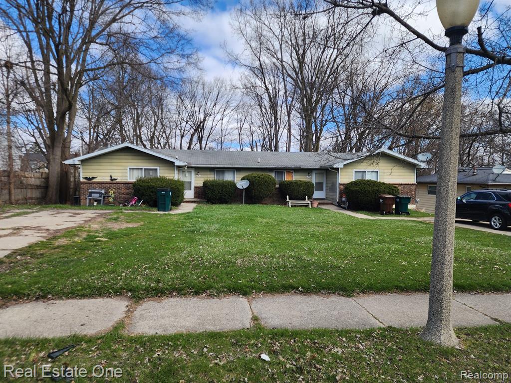 916 / 918 PIERCE Road, Lansing, MI 48910 — front exterior