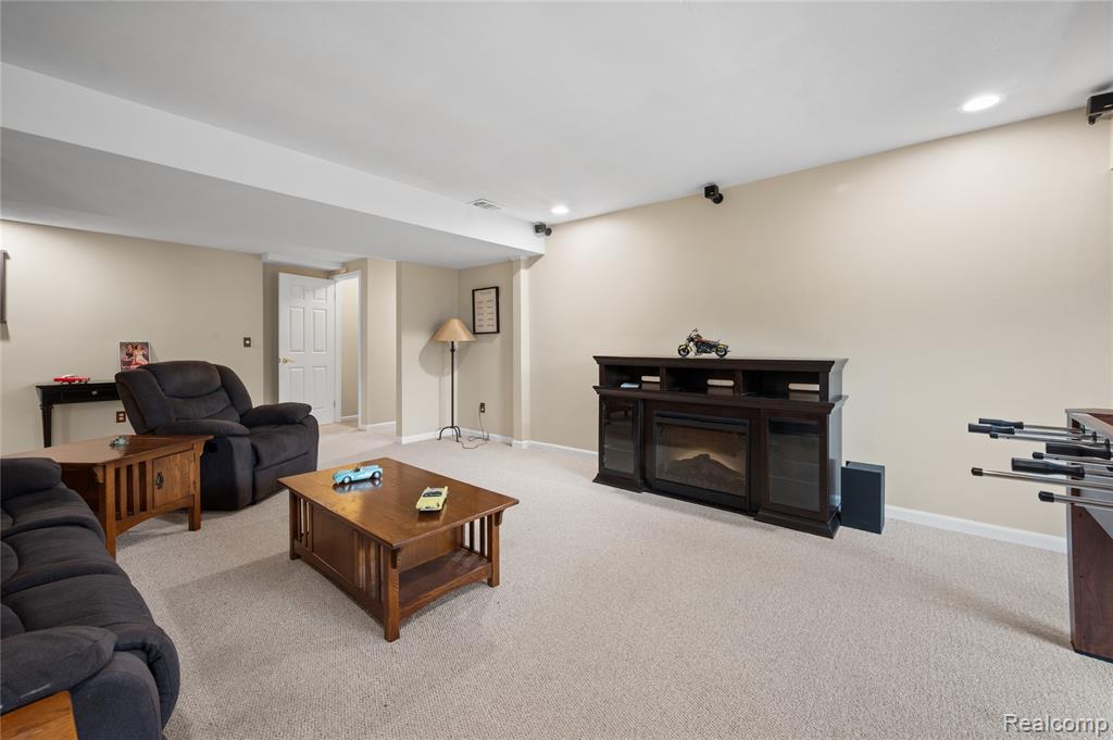 2460 Fenton Creek Lane, Fenton, MI 48430 — Photo 38