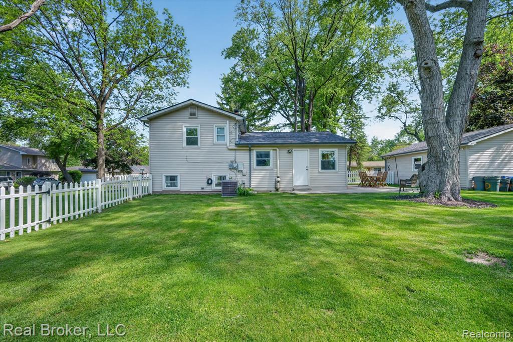 6551 Duffield Street, West Bloomfield, MI 48324 — Photo 22