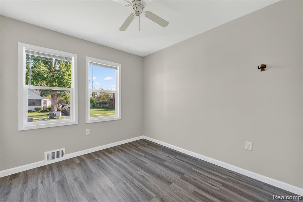 453 MANATEE Avenue, Hazel Park, MI 48030 — Photo 6