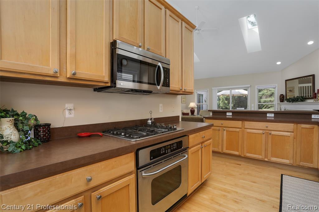 5540 River Park Drive, Waterford, MI 48327 — Photo 7