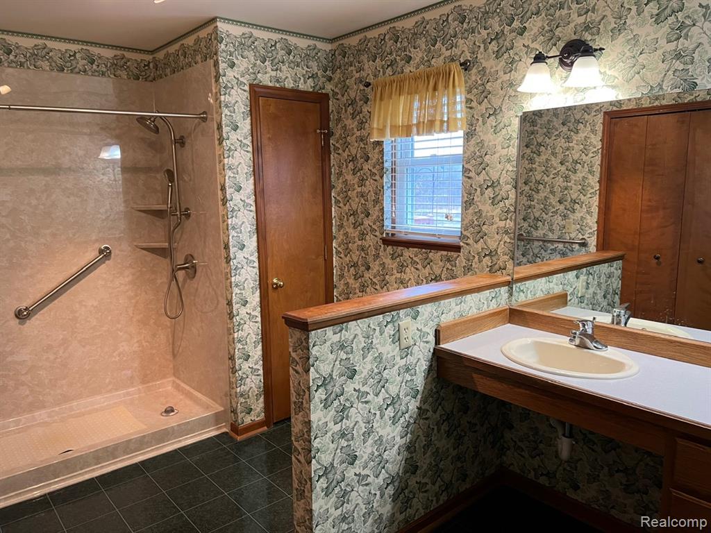 4480 Genesee Road, Lapeer, MI 48446 — Photo 17