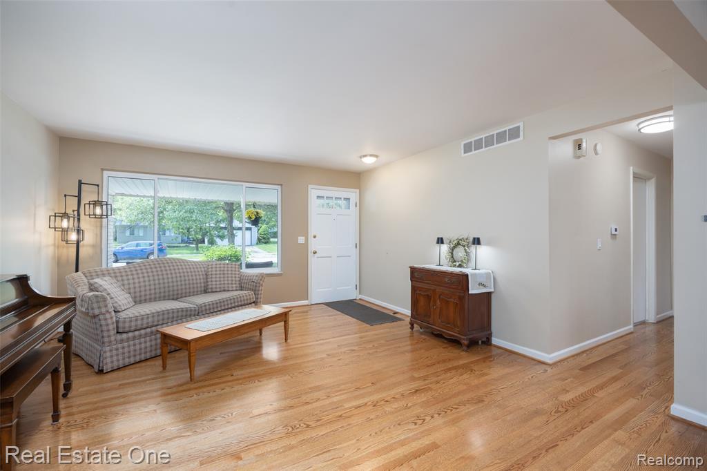 5150 Dayton Drive, Troy, MI 48085 — Photo 2
