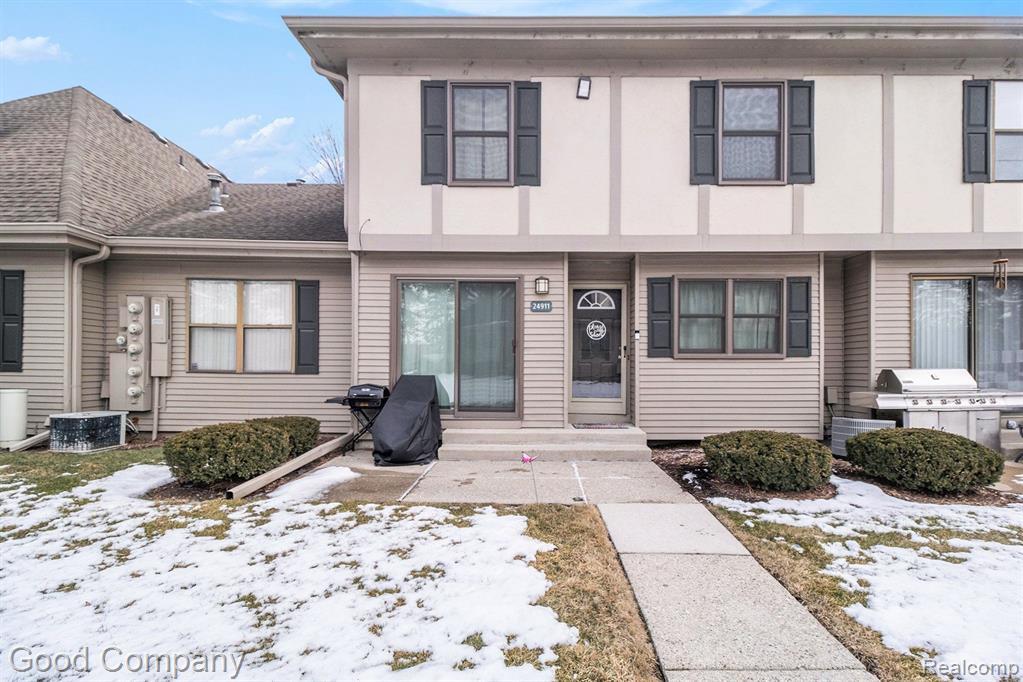 24911 AUBURN Lane, 24, Southfield, MI 48033 — Photo 2