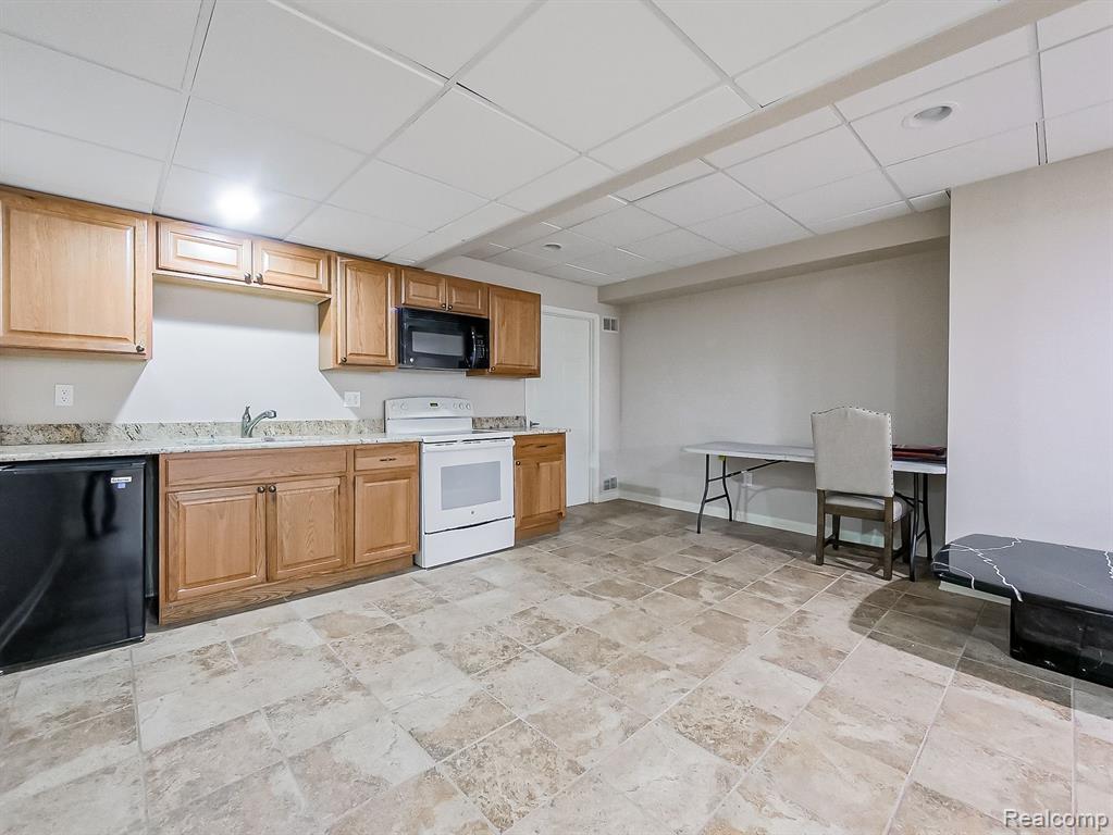 43261 CHARDONNAY Drive, Sterling Heights, MI 48314 — Photo 36