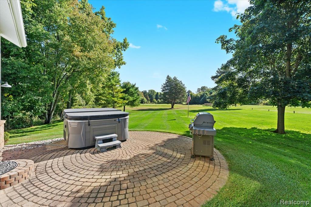 12002 Renfrew Court, Hartland, MI 48353 — Photo 36