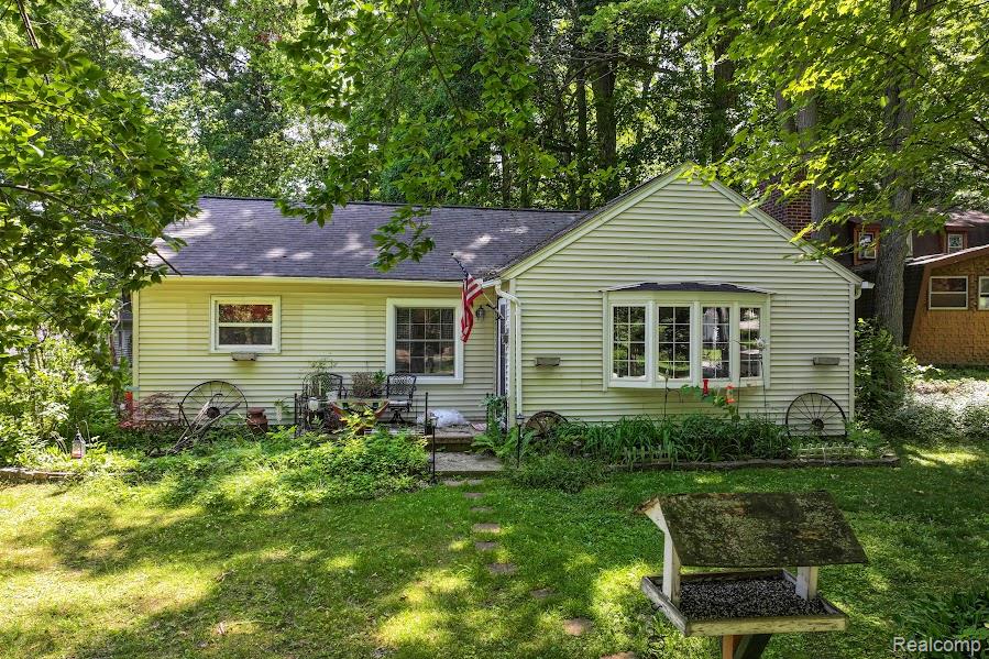 580 N Almont Avenue, Imlay City, MI 48444 — Photo 2