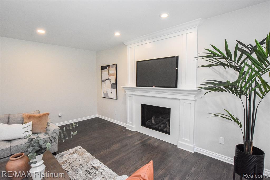4215 Rolling Pines Court, Commerce Twp, MI 48382 — Photo 15