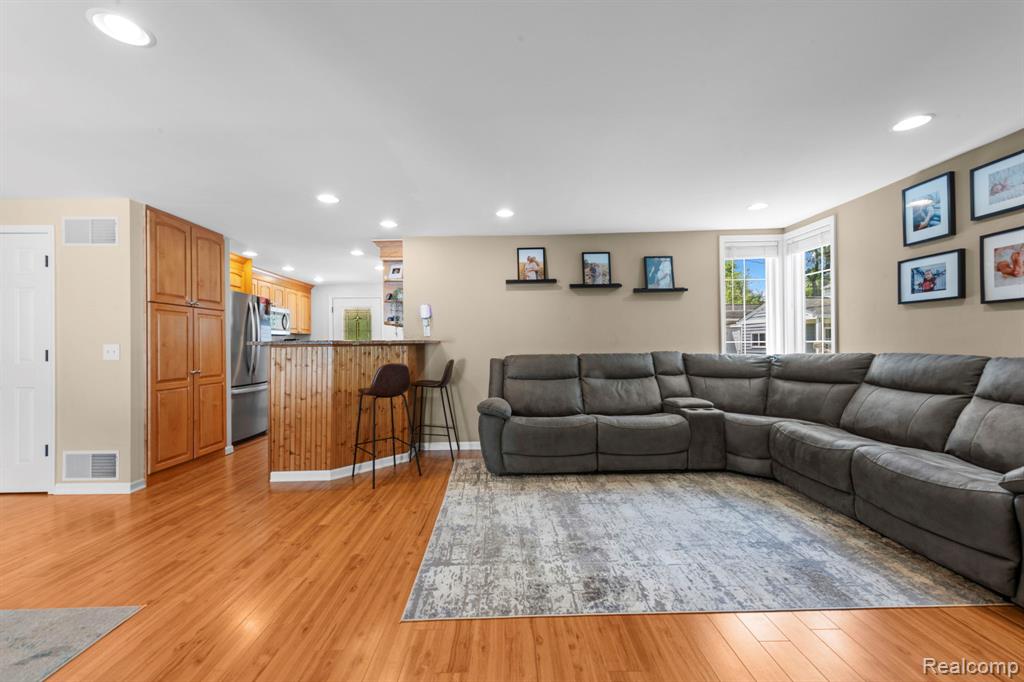1570 Tamson Street, West Bloomfield, MI 48324 — Photo 12