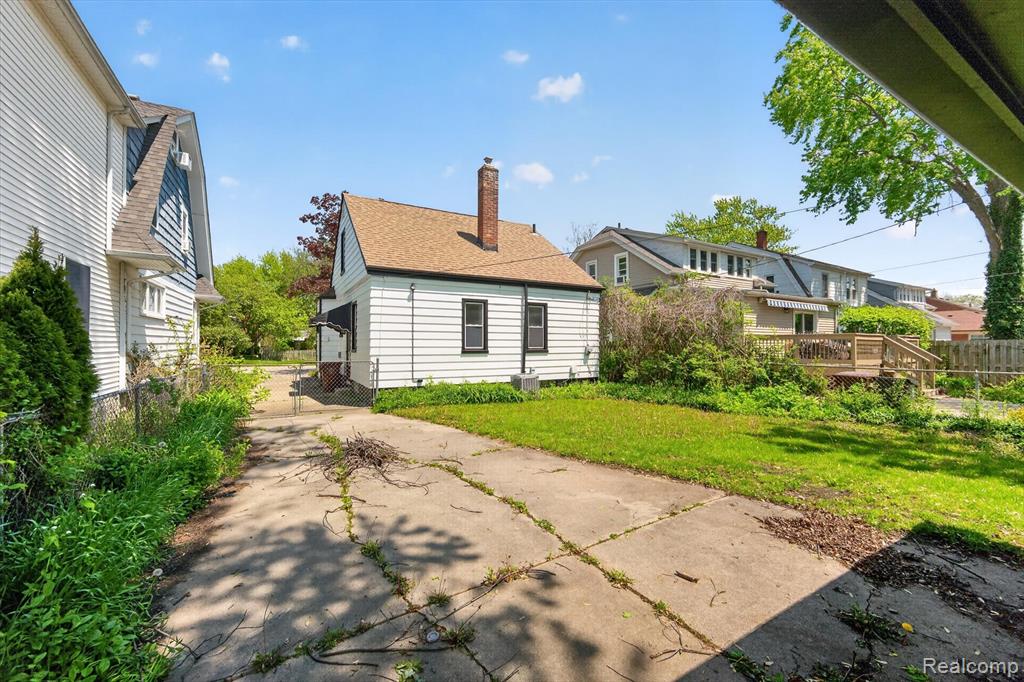 1781 Brys Drive, Grosse Pointe Woods, MI 48236 — Photo 30