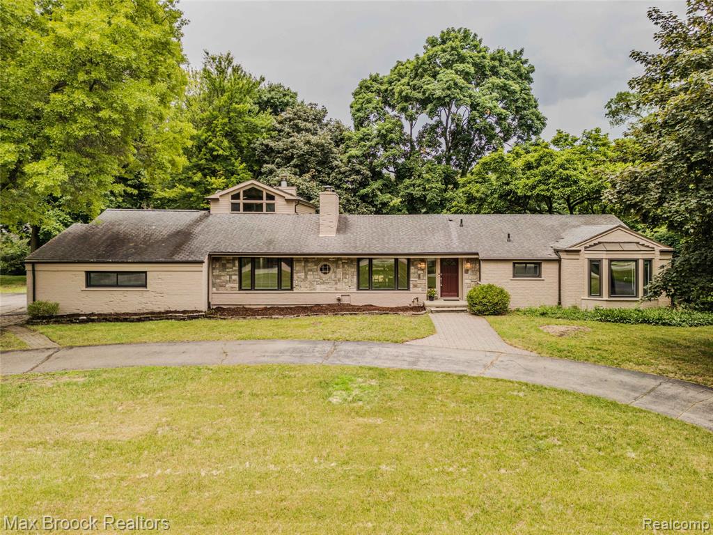 6730 Halyard Road, Bloomfield Hills, MI 48301 — front exterior
