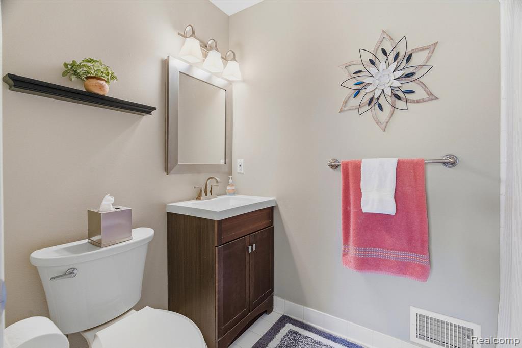 53199 Pineridge Drive, New Baltimore, MI — Photo 19