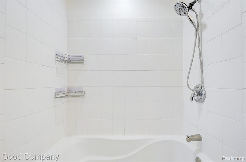 1303 Sycamore Drive, Rochester Hills, MI 48307 — Photo 23