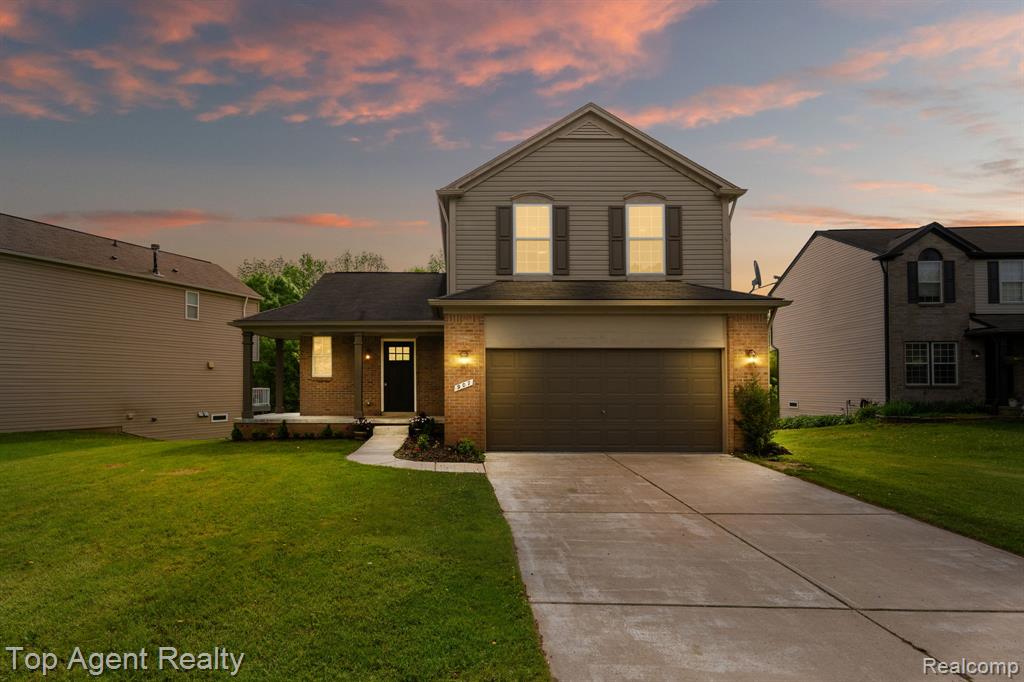 907 Deer Valley Road, Holly, MI 48442