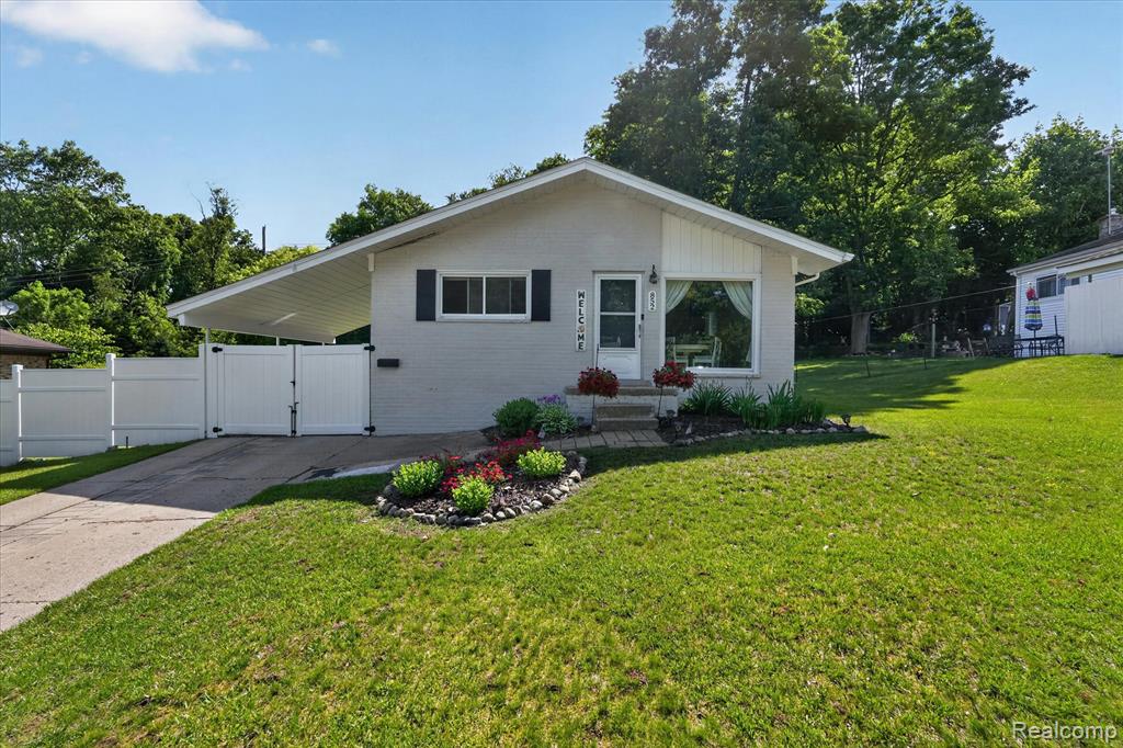 852 Manor Drive, Milford, MI 48381 — Photo 3