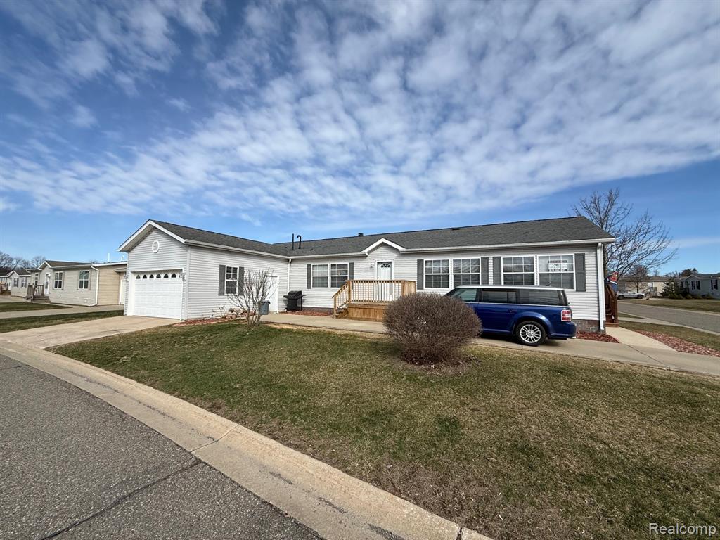 11242 Nearbrook Court, South Lyon, MI 48178 — Photo 23