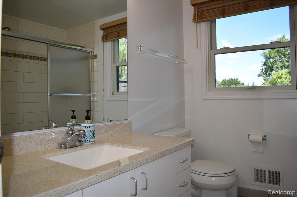 5441 Provincial Drive, Bloomfield Hills, MI 48302 — Photo 29