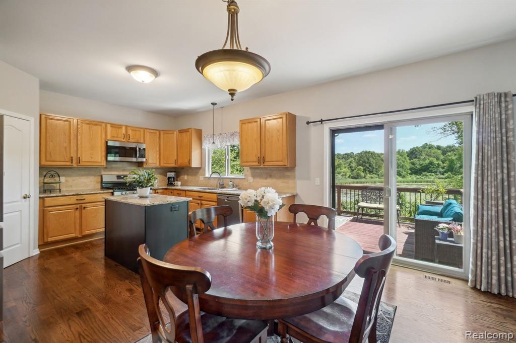 627 OLIVIA Drive, Milford, MI 48381 — Photo 10