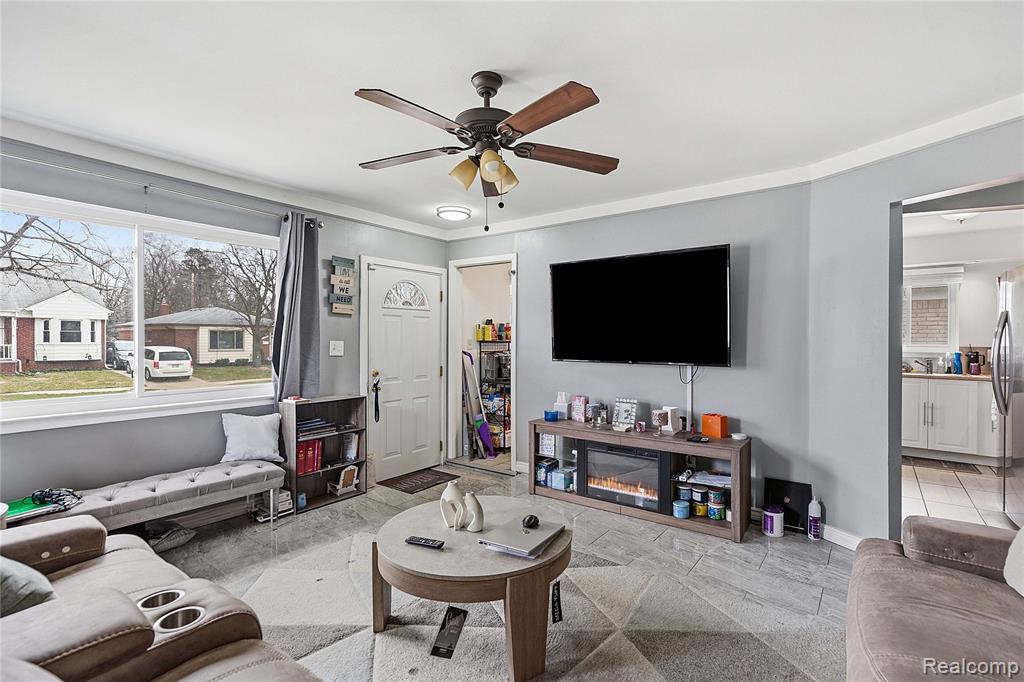 10039 Farley, Redford, MI 48239 — Photo 4
