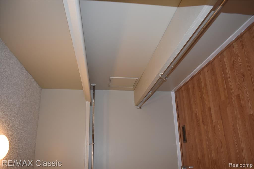 7901 Lawrence, West Bloomfield, MI — Photo 25