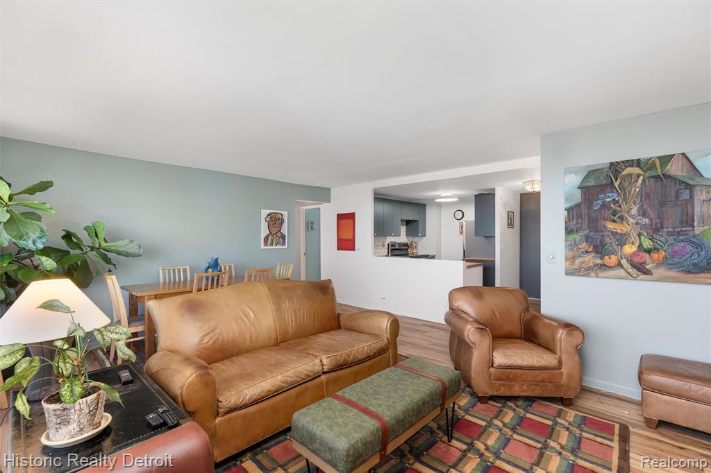 1300 E LAFAYETTE Street, 2408, Detroit, MI 48207 — Photo 4