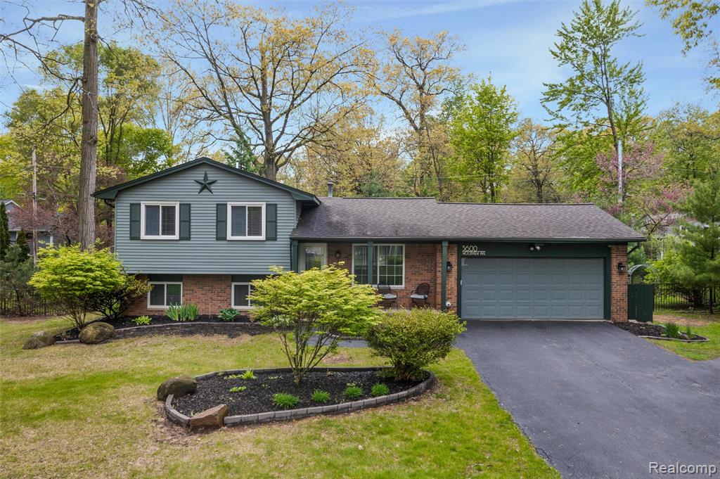 3600 Woodview Avenue, West Bloomfield, MI 48324 — Photo 2