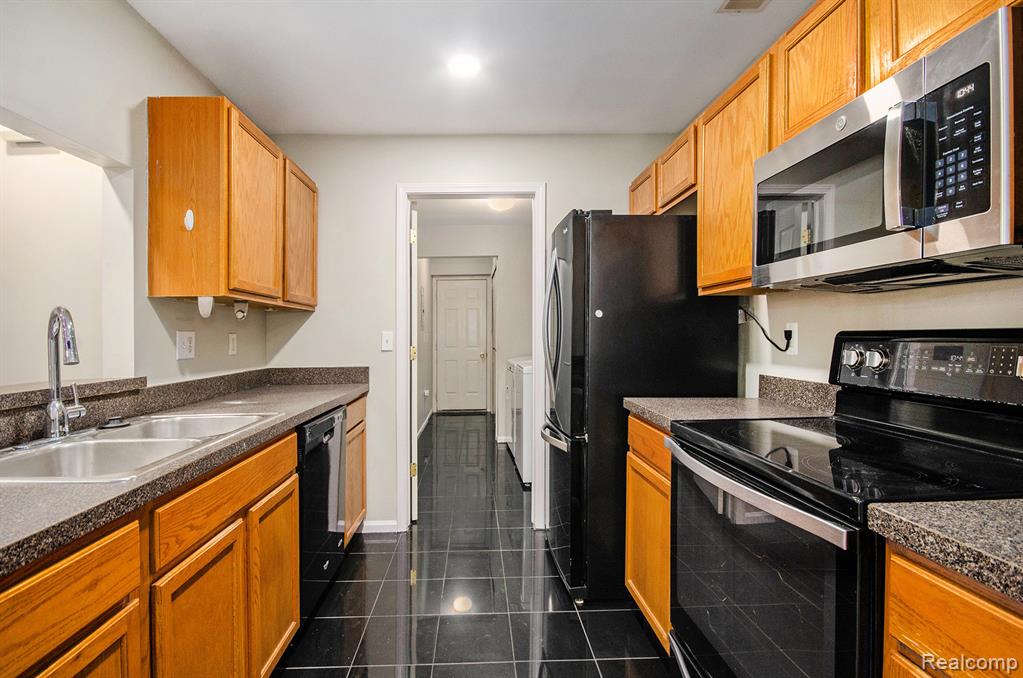 42735 Richmond Drive, Sterling Heights, MI 48313 — Photo 12