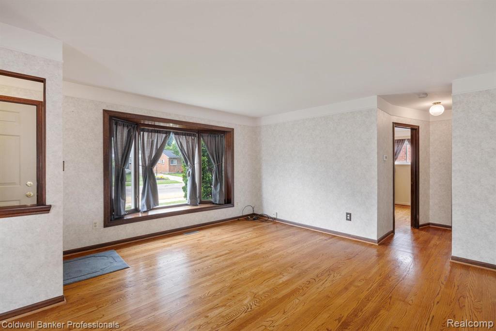 8536 Blackburn Drive, Westland, MI — Photo 11