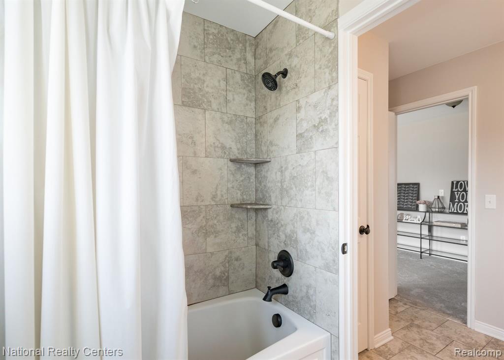 527 SOUTHSHORE Drive, Oxford, MI 48371 — Photo 40