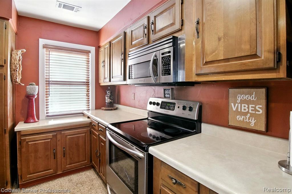 4022 Meigs Avenue, Waterford, MI 48329 — Photo 11