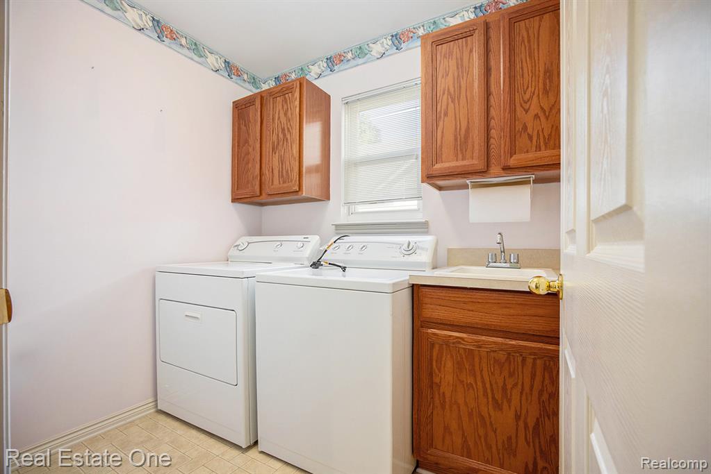 4439 Honeysuckle Drive, Sterling Heights, MI 48314 — Photo 12