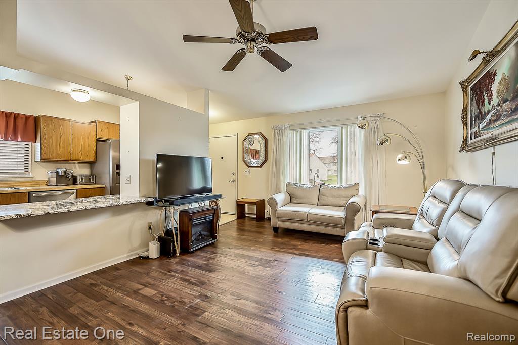 62071 YORKTOWN, 6, South Lyon, MI 48178 — Photo 13