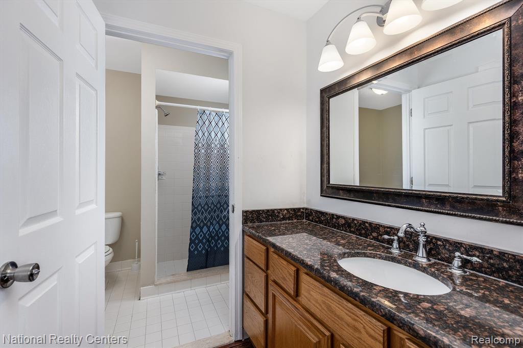 51569 PINEWOOD Drive, Macomb, MI 48042 — Photo 30