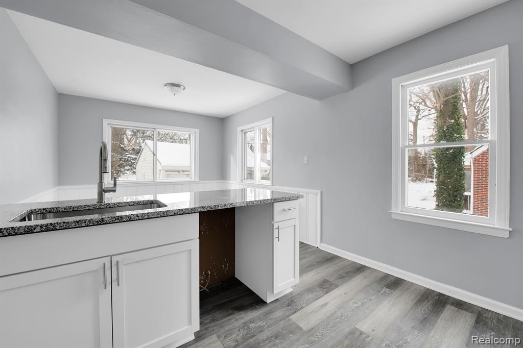 8651 HAZELTON Street, Dearborn Heights, MI 48127 — Photo 13