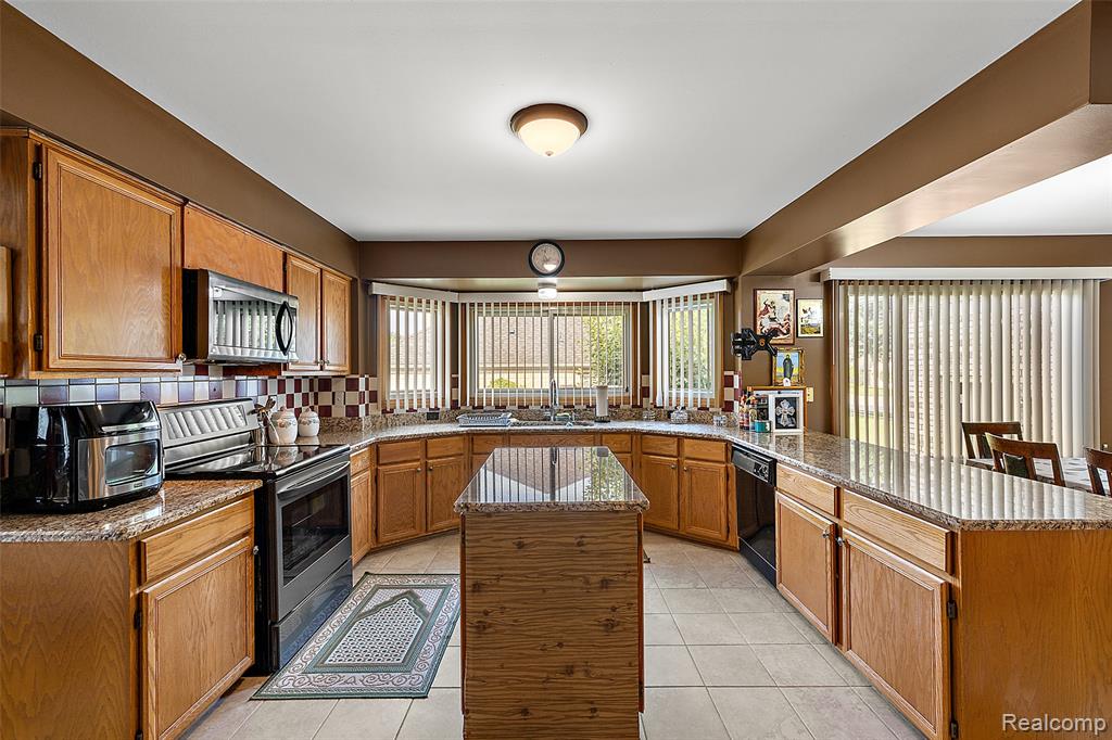 4871 Bayleaf Drive, Sterling Heights, MI 48314 — Photo 10