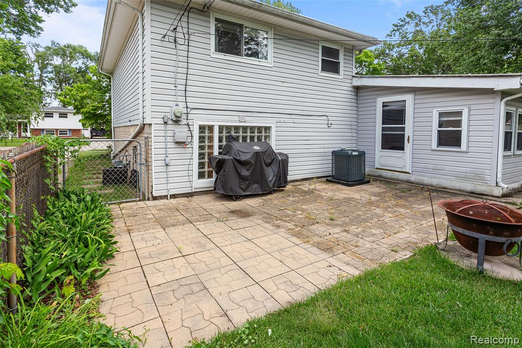 9428 Elm Street, Taylor, MI 48180 — Photo 9
