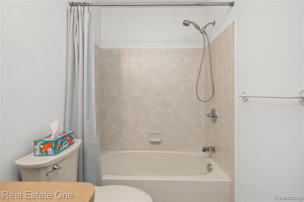 23102 Alexa, Walled Lake, MI 48390 — Photo 8